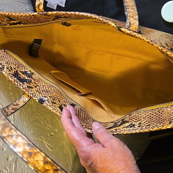 Badgley Mischka Vegan Leather Snakeskin Look Tote NWT - Picture 10 of 12